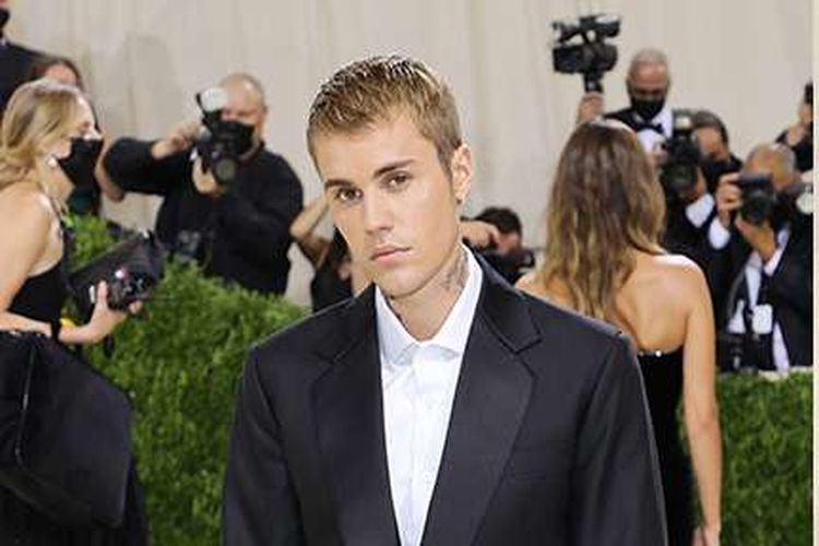 Penyanyi Justin Bieber menghadiri acara penggalangan dana Metropolitan Museum of Art's Costume Institute Gala alias Met Gala 2021 di New York, Amerika Serikat, Senin (13/9/2021).
