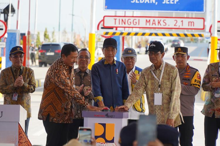 Jokowi resmikan Jalan Tol Solo-Jogja Seksi 1