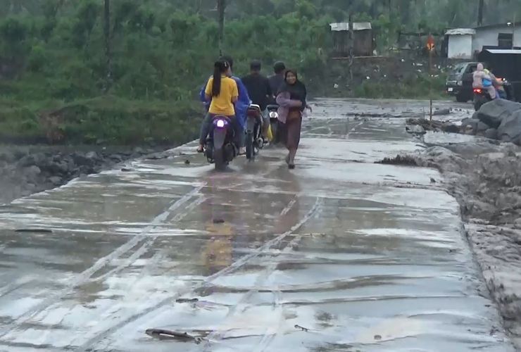 Banjir Lahar Semeru: Debit Air Meluap ke Jembatan Limpas Gondoruso Lumajang