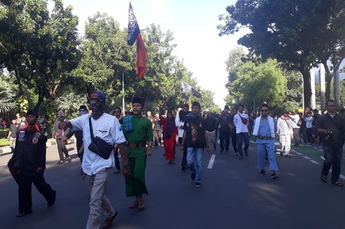 Massa Pendukung Anies Minta Demo Kontra-Anies Dibubarkan