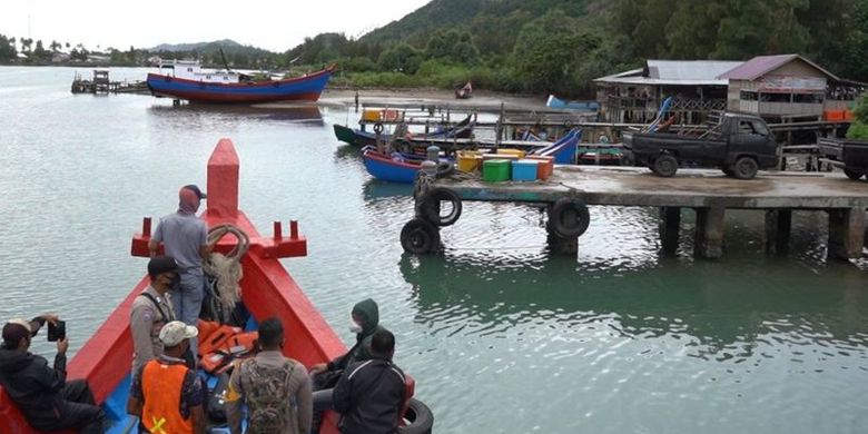 Tidak semua puskesmas di Kabupaten Aceh Besar bisa langsung membawa vaksin ke tempatnya lantaran terkendala dengan sarana transportasi.