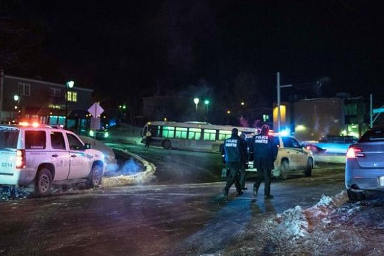 Kepolisian Kanada mengamankan loaksi di sekitar masjid yang diserang di Quebec dan menewaskan setidaknya enam orang.