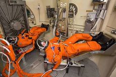 Perbedaan Seragam Astronot Putih dan Oranye, Berikut Masing-masing Fungsinya