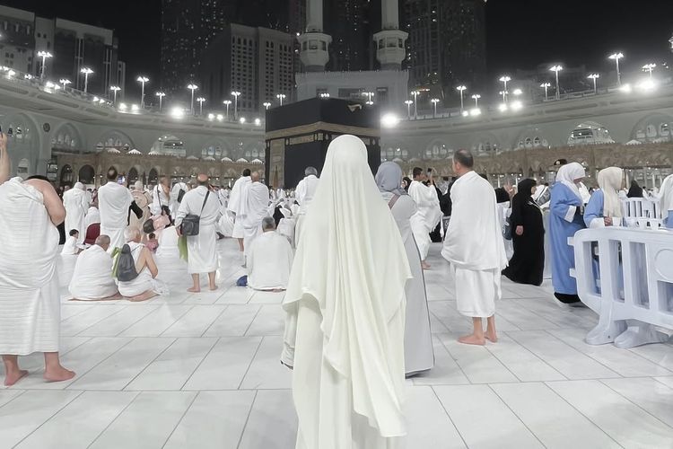 Brand lokal asal Bandung, Tubita, menceritakan jatuh bangun usaha fashion muslimnya. 