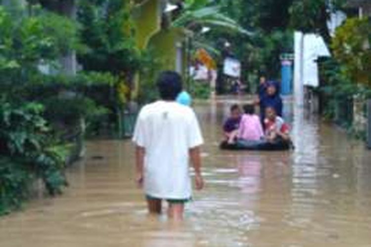 Banjir di kampung Brangsong Kendal. Kompas.Com / slamet priyatin 