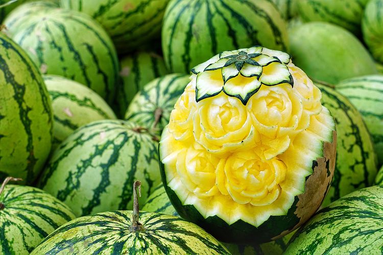 Ilustrasi semangka kuning.