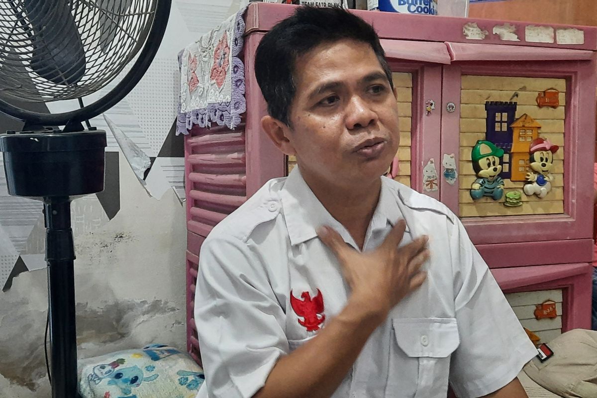 Amran (50), yang diminta keluar dari Rumah Susun (Rusun) Jatinegara Barat, Jakarta Timur. Ia ditemui di lokasi, Senin (4/7/2022)