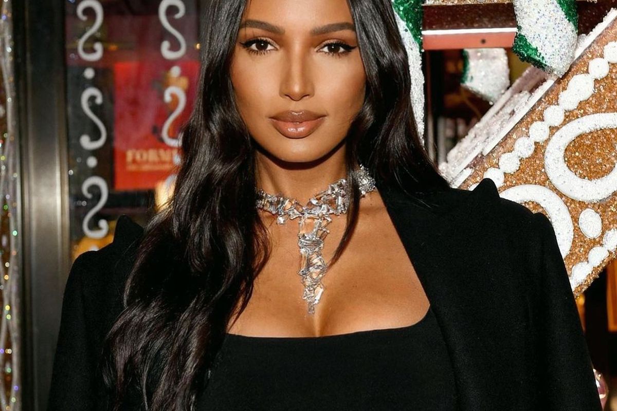 Model Jasmine Tookes dinobatkan sebagai wanita tercantik tahun 2022 di dunia oleh TC Candler.