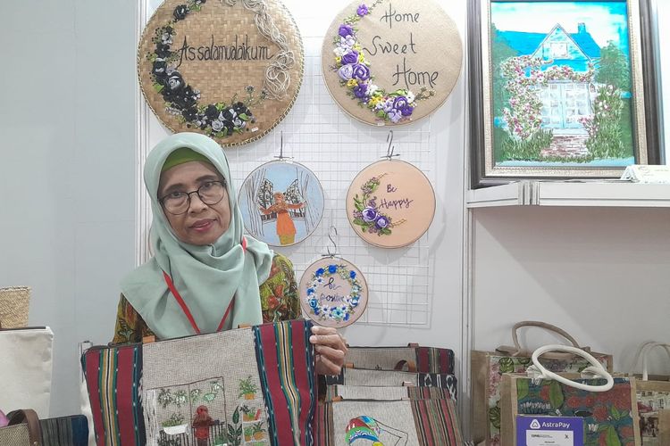 Heiriyah, Owner Trois Art, UMKM Craft di bazar Astra X Sarinah