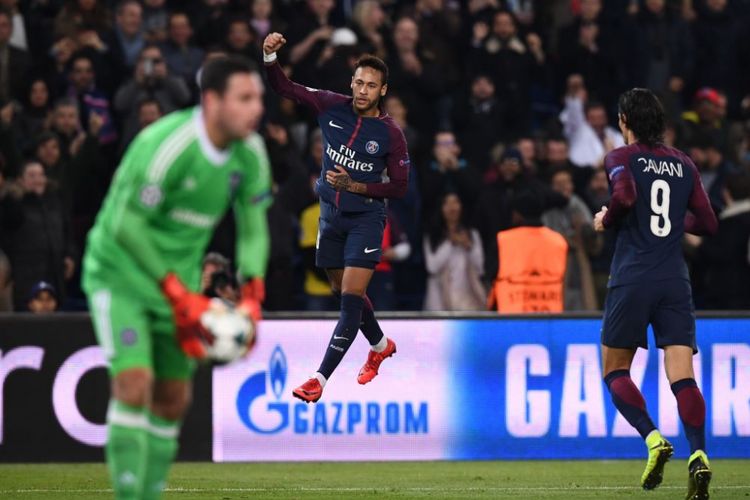 Neymar merayakan gol PSG ke gawang Anderlecht pada pertandingan Liga Champions di Parc des Princes, Selasa (31/10/2017).