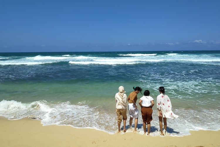 Pantai Slili di Gunungkidul.