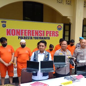 Polresta Yogyakarta saat konfrensi pers kasus love scamming sasar warga negara asing, Rabu (7/1/2025)