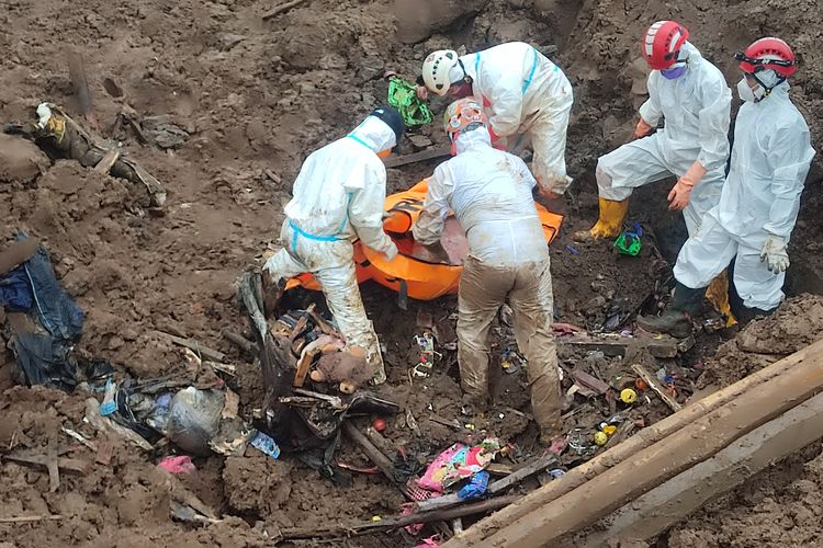Bagian Tubuh Ditemukan di Bekas Longsor Cisarua Saat Penataan Sungai