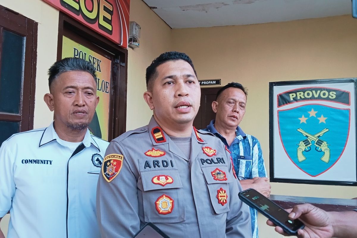 Kapolsek Moncongloe Iptu Suhardi yang diwawancarai awak media di Mapolsek Moncongloe, Jalan Poros Moncongloe, Kecamatan Moncongloe, Kabupaten Maros, Sulawesi Selatan (Sulsel), Senin (25/9/2023)