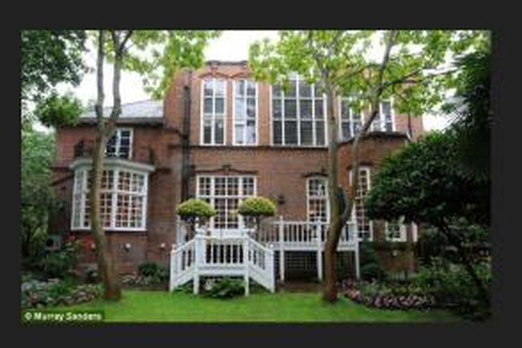 Sebelum Williams, rumah ini ternyata pernah ditaksir gitaris Led Zeppelin, Jimmy Page. 