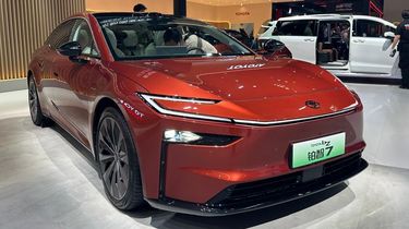 Melihat Langsung Sedan Listrik Toyota bZ7 di Beijing Auto Show 2026