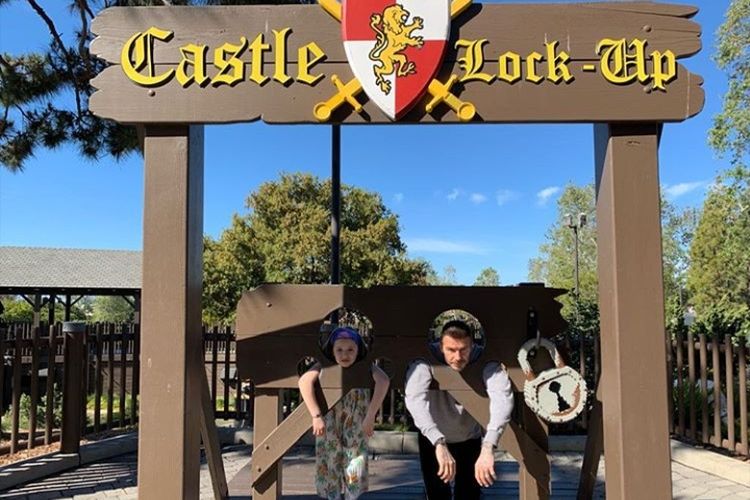 David Beckham dan putri bungsunya, Harper Seven Beckham jalan-jalan ke taman permainan Legoland California.