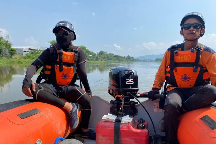 Kakek di Kediri Hilang Terseret Arus Sungai Brantas Saat Sambut Tradisi Pladu
