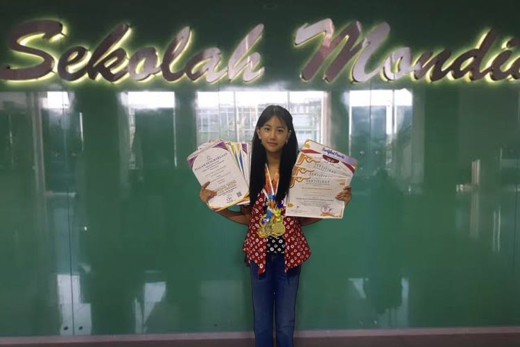 Hasya Danirmala Putri Arthadira, siswi kelas 10 SMA Mondial Batam terpilih mengikuti ajang AYIMUN ke-13 (Asia Youth International Model United Nation) di Kuala Lumpur, Malaysia pada Januari 2024.