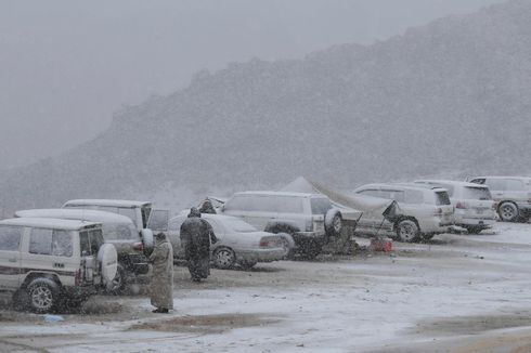 Pemandangan Pegunungan di Arab Saudi yang Diselimuti Salju sejak Tahun Baru