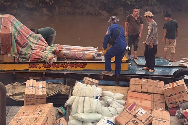Jarak Pandang Tertutup Asap Karhutla, Kapal Sembako Tenggelam di Banyuasin