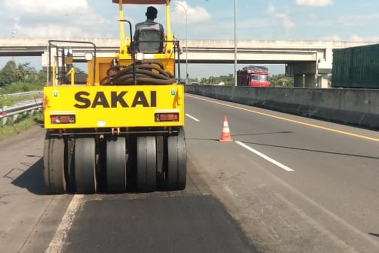 Perbaikan Jalan Tol Trans-Jawa oleh Waskita