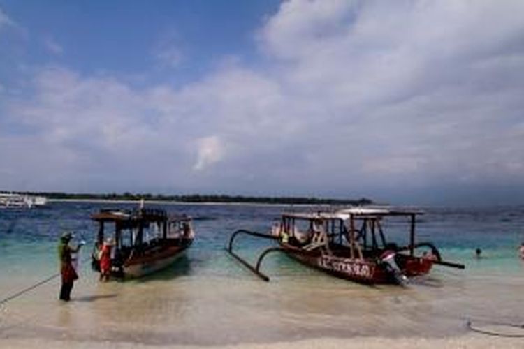 Keindahan pemandangan pantai Gili Trawangan, Lombok Barat, NTB, Sabtu (9/7/2011). Sebagian besar yang berkunjung ke pantai yang berada di pulau Gili Trawangan tersebut merupakan wisatawan mancanegara.