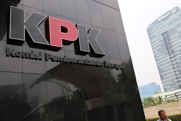 Logo Komisi Pemberantasan Korupsi di Gedung Baru KPK, Kuningan, Jakarta Selatan, Kamis (13/7/2017). 