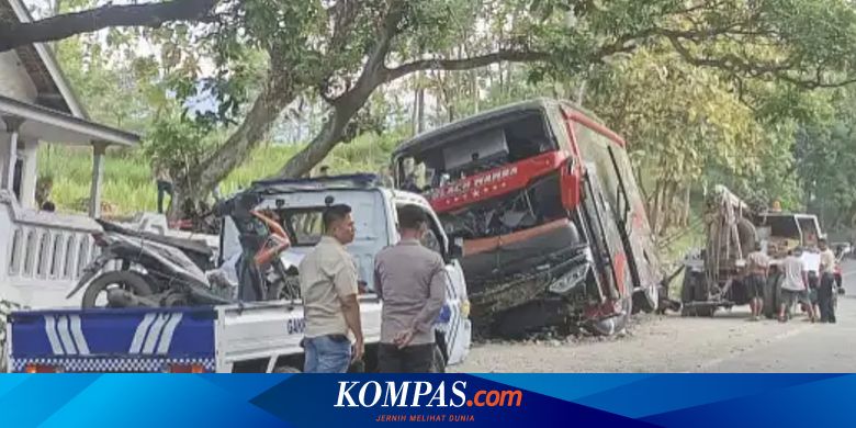 Evakuasi Korban Kecelakaan Bus Karyawan RSBS di Bromo, 23 Ambulans Dikerahkan