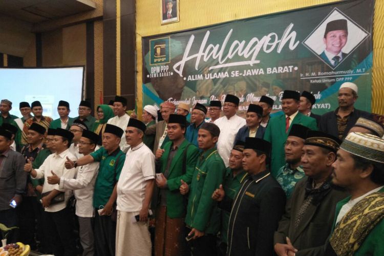 Sejumlah pimpinan pondok pesantren di Jawa Barat menyatakan dukungannya kepada pasangan Ridwan Kamil-Uu Ruzhanul Ulum pada Pilkada Jawa Barat 2018.