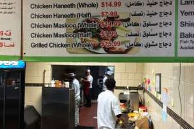 Pusat kota Hamtramck, Michigan kini dihiasi dengan beragam bisnis kecil dan toko-toko etnis seperti restoran Yaman ini.
