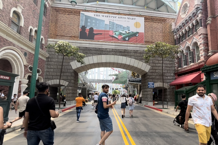 Universal Studios Singapuraramai dikunjungi wisatawan, Rabu (21/9/2022). Sebagian besar wisatawan sudah tak mengenakan masker saat beraktivitas.