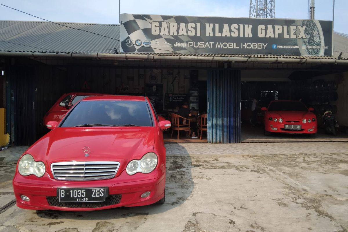  Ponca Classic Garage showroom mobil klasik yang khusus menjual mobil-mobil tahun tua.