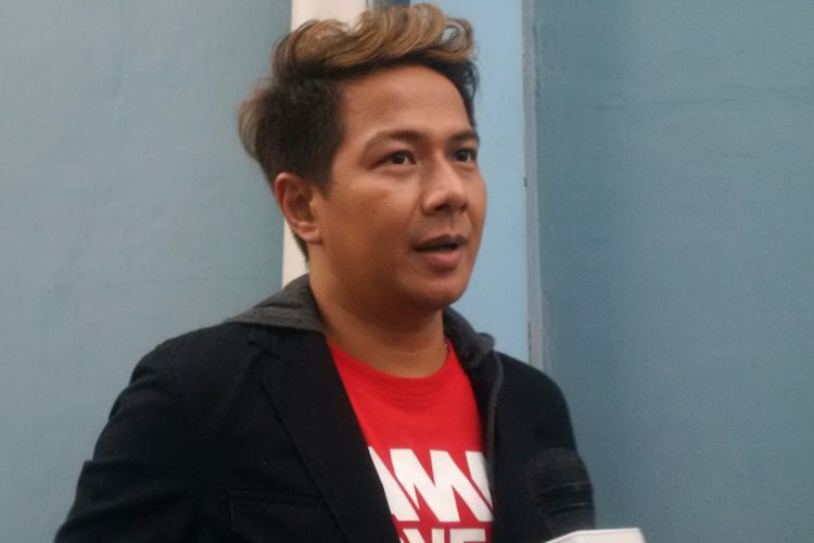 Delon Thamrin berpose di Gedung Trans, Mampang Prapatan, Jakarta Selatan, Rabu (17/10/2018).