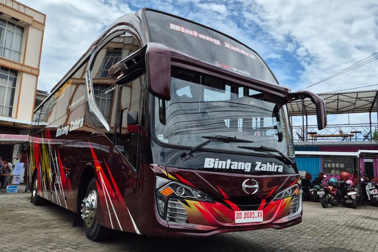 Foto Po Bintang Zahira Rilis 2 Unit Bus Baru Pakai Sasis Hino