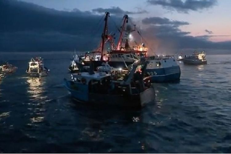 Para nelayan Perancis dan Inggris bentrok akibat perselisihan terkait penangkapan kerang.
