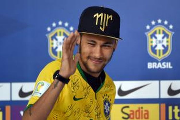 Penyerang Brasil, Neymar, dalam konferensi pers di Teresopolis, 10 Juli 2014. Dalam konferensi pers tersebut, Neymar bicara soal laga perebutan tempat ketiga Piala Dunia antara Brasil dan Belanda, yang akan digelar di Estadio Nacional, Brasilia, Sabtu (12/7/2014).