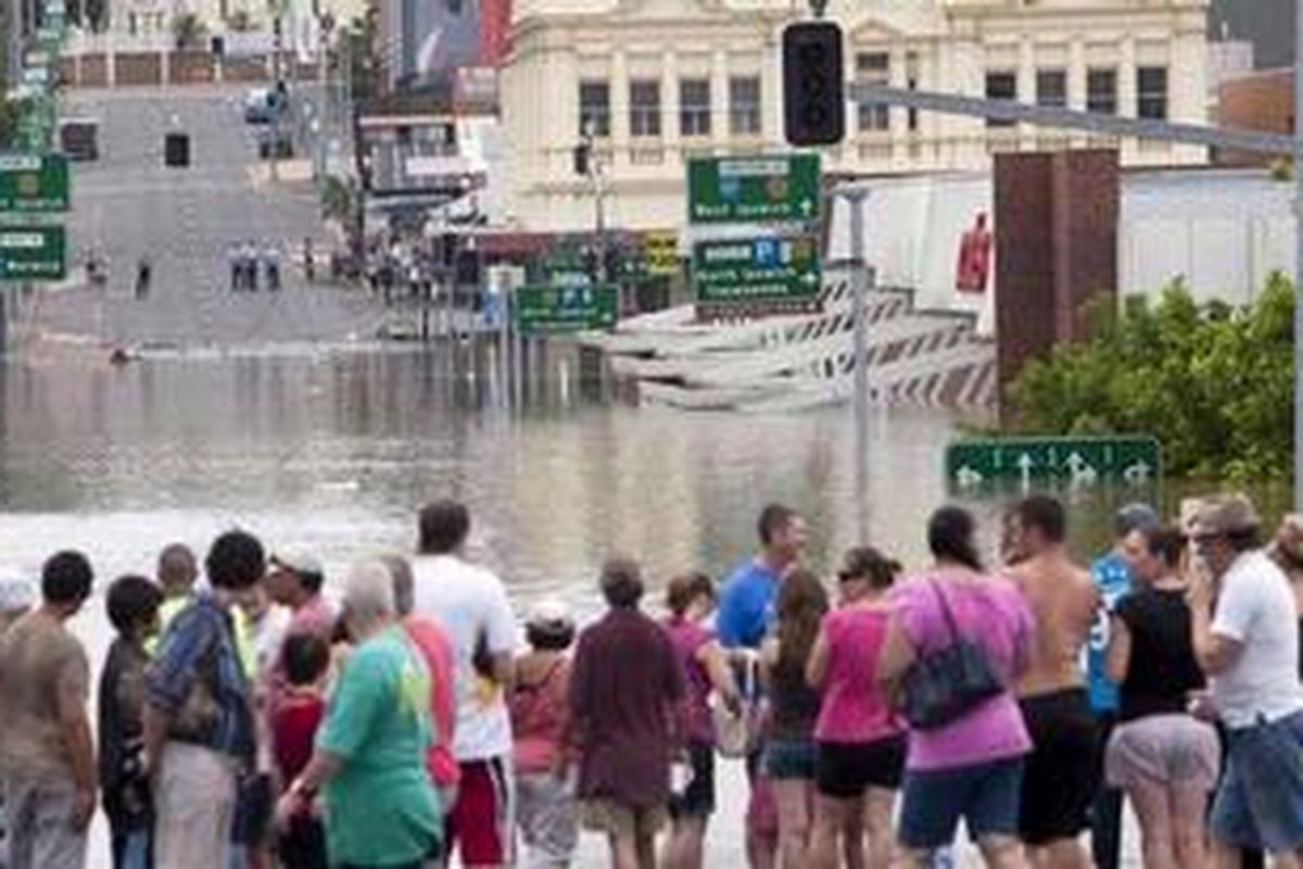 Banjir di Limestone Street, Kota Ipswich, sekitar 40 km barat daya Brisbane, Queensland, pada 12 Januari 2011.