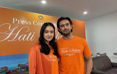 Nadya Arina dan Omar Daniel dalam jumpa pers film Hati Suhita di kawasan Cempaka Putih, Jakarta Pusat, Kamis (18/8/2022). 