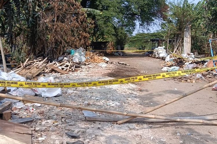 Api Berkobar di Lapangan Kayu Bekasi, Warga Kaget Temukan Jasad Pria