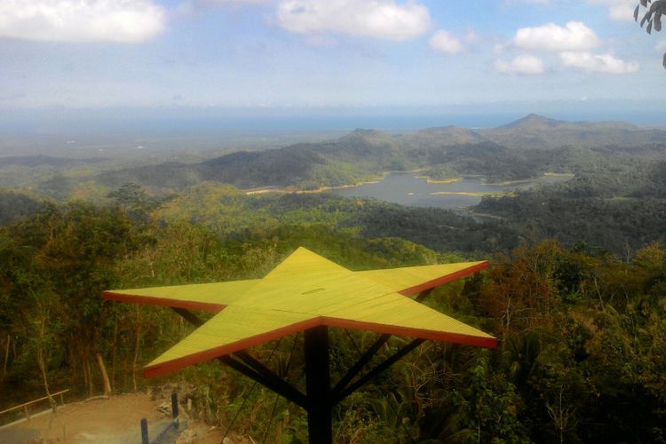 Spot Bintang dan Jeep Wilis di Kalibiru 2 di dekat destinasi Pulepayung. Kalibiru 2 akan beroperasi  pada sehari setelah lebaran. 