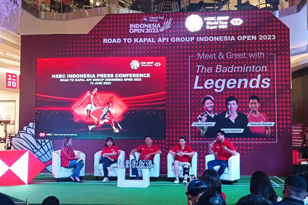 Legenda bulu tangkis Rudy Hartono, Liliyana Natsir dan Tontowi Ahmad dalam acara HSBC Meet & Greet with Badminton Legends