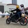 Bawa Beban Berlebih Bisa Bikin Baterai Motor Listrik Cepat Habis