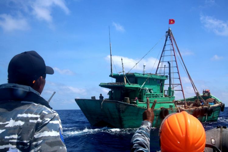 An Indonesian Navy ship intercepts a Vietnamese fishing trawler on the North Natuna Sea