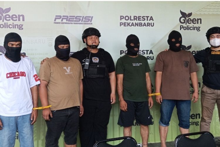 Penarikan Mobil Fortuner di Pekanbaru Berujung Pengeroyokan, 4 Debt Collector Ditangkap