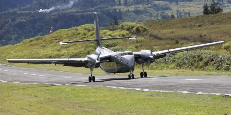 Pesawat jenis DHC - 4 T Turbo Caribou milik Pemda Kabupaten Puncak Papua