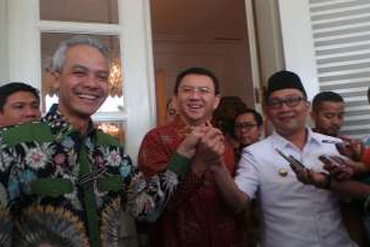 (kiri ke kanan) Gubernur Jawa Tengah Ganjar Pranowo, Gubernur DKI Jakarta Basuki Tjahaja Purnama, Wali Kota Bandung Ridwan Kamil seusai melakukan pertemuan di Balai Kota, Kamis (25/2/2016).