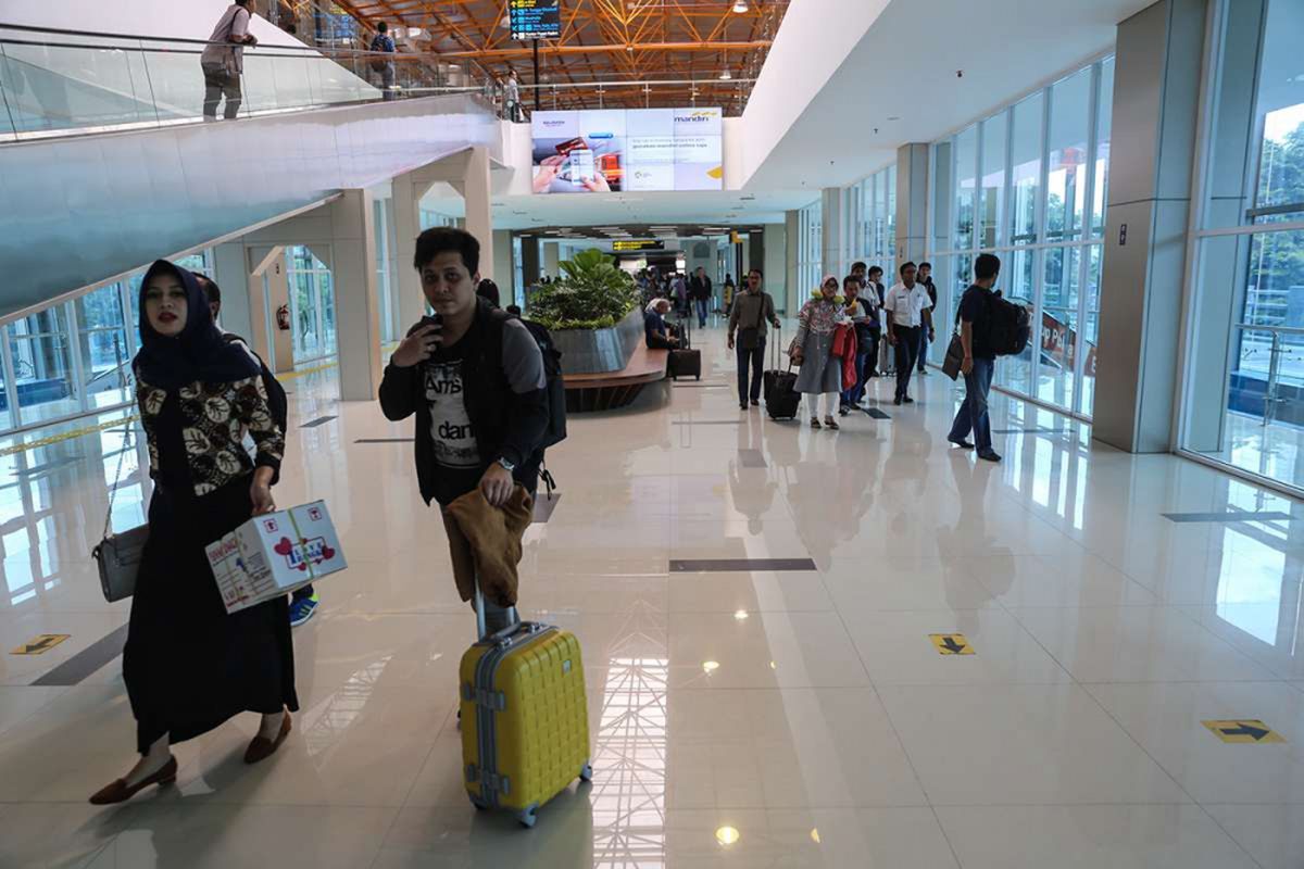 Aktivitas penumpang saat berada di Stasiun BNI City, Sudiman, Jakarta (8/1/2018). PT Bank Negara Indonesia (Persero) Tbk (BBNI) menjadi nama dari salah satu stasiun kereta bandara Soekarno-Hatta yakni, Stasiun BNI City yang terletak di kawasan Sudiman, Jakarta.