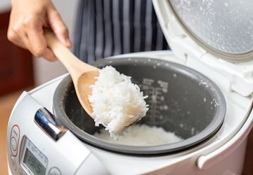 Berapa Lama Sebaiknya Menghangatkan Nasi di Rice Cooker?
