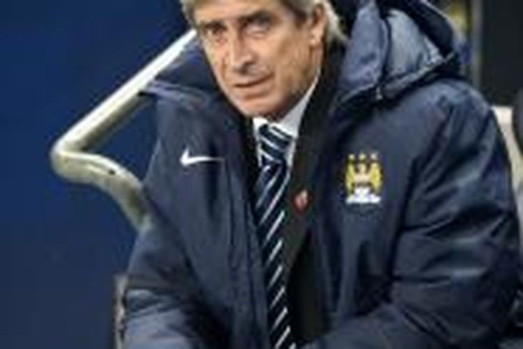 Salah satu ekspresi pelatih Manchester City Manuel Pellegrini, ketika menyaksikan anak-anak didiknya menghadapi CSKA Moskwa, di Etihad Stadium, Rabu (5/11/2014).